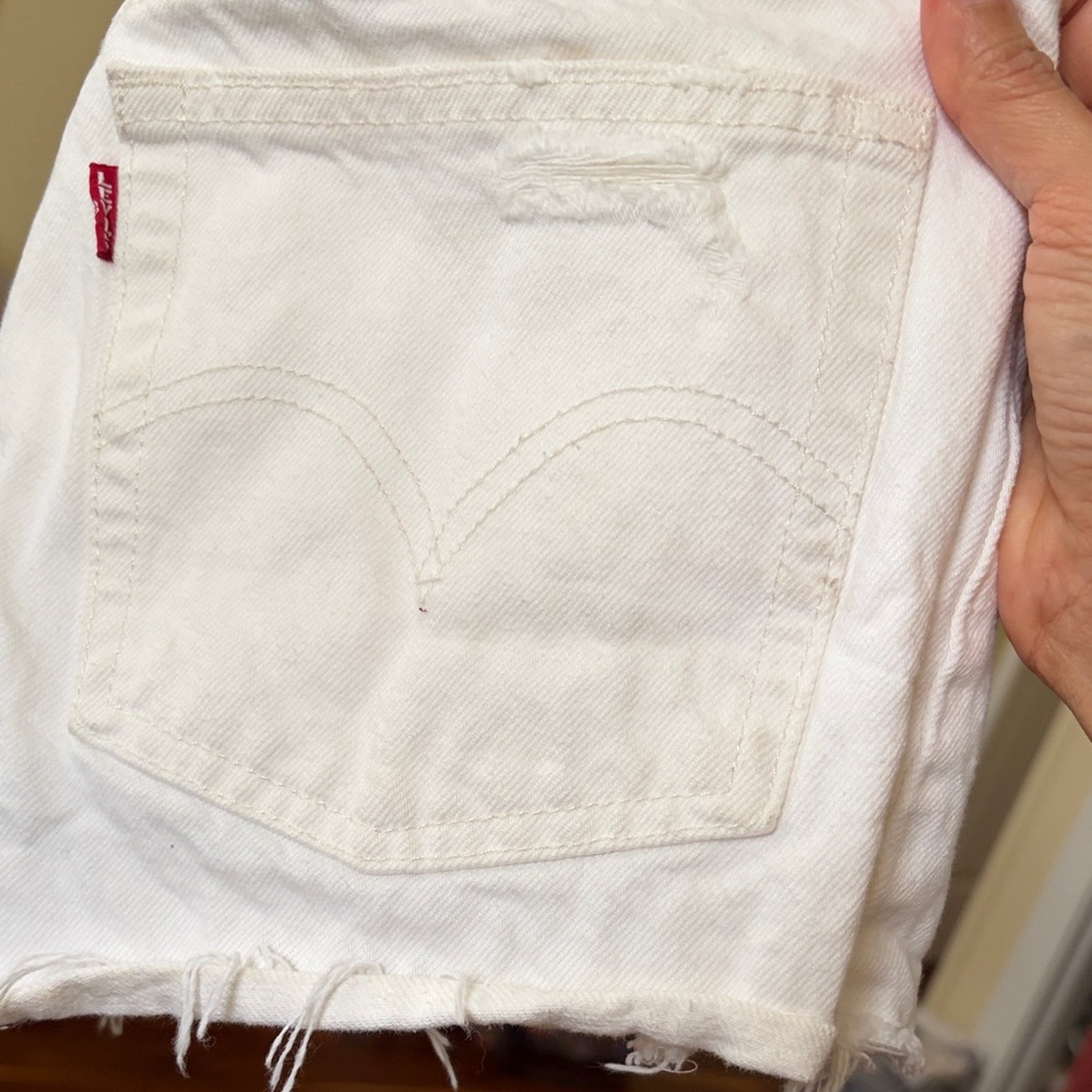 Levi’s Women’s White Distressed Denim Shorts size 24 - Picture 7 of 7